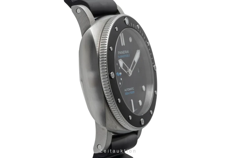 Panerai Submersible steel automatic men's watch PAM00683 LP: 9700EUR [2600405]