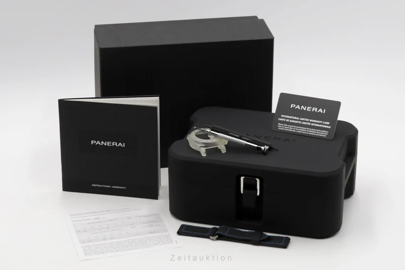 Panerai Submersible steel automatic men's watch PAM00683 LP: 9700EUR [2600405]