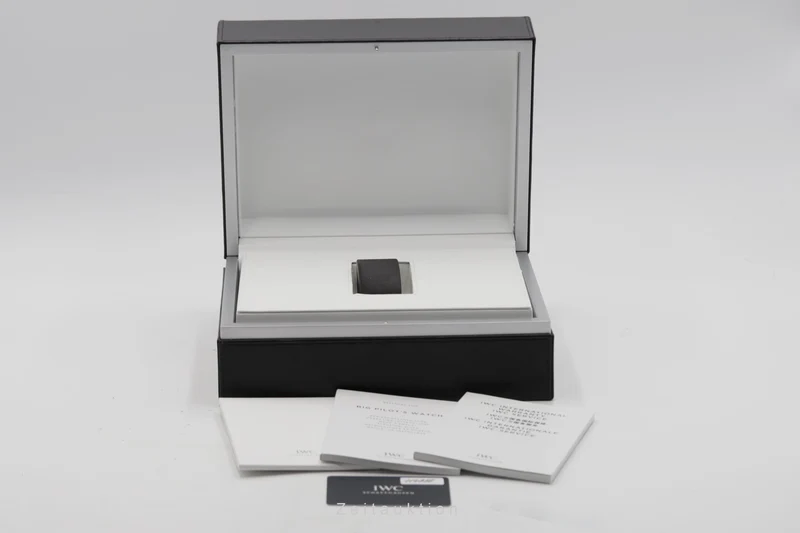 IWC Big Pilot titanium automatic men's watch IW501004 LP: 16000EUR [2600312]