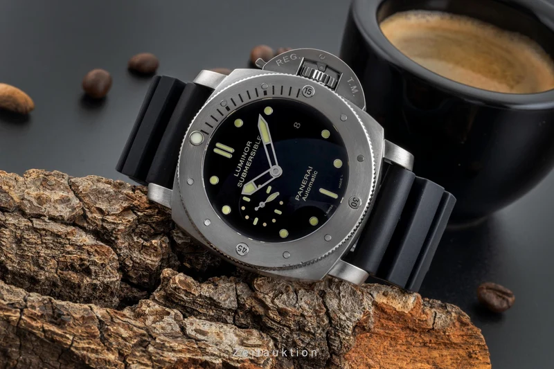 Panerai Submersible titanium automatic men's watch PAM00305 LP: 10900EUR [2505611]