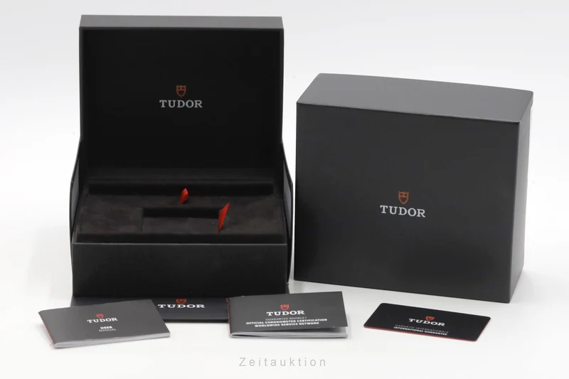 Tudor Black Bay steel automatic men's watch 79000N LP: 4190EUR [2506376]