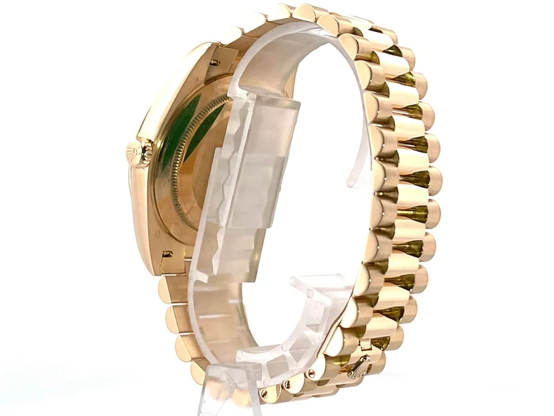 Rolex Day-Date 40 18 kt Gelbgold 228238 Champagner DIA