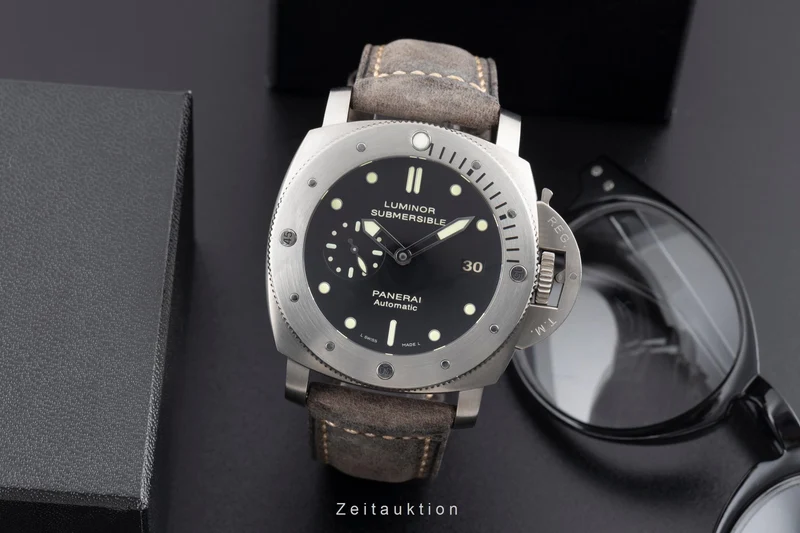 Panerai Submersible titanium automatic men's watch PAM00305 LP: 10900EUR [2503678]