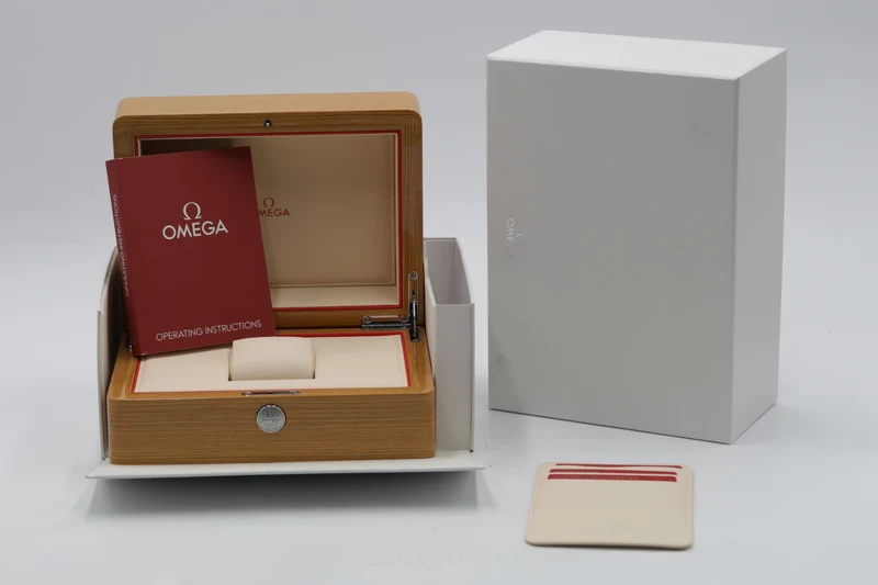 Omega Speedmaster chronograph steel automatic men's watch 304.30.44.52.01.001 LP: 12600EUR [2506945]