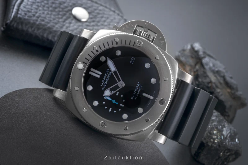 Panerai Submersible titanium automatic men's watch PAM01305 LP: 10900EUR [2505805]