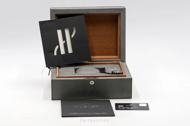 Hublot Classic Fusion chronograph ceramic / titanium automatic men's watch 521.NC.0589.VR.OPX14 Limited [2506399]