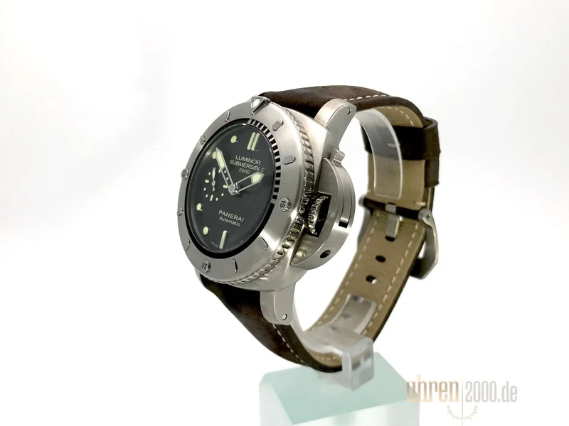 Panerai Luminor Submersible 1950 2500M PAM00364 3 Days Automatic Titan