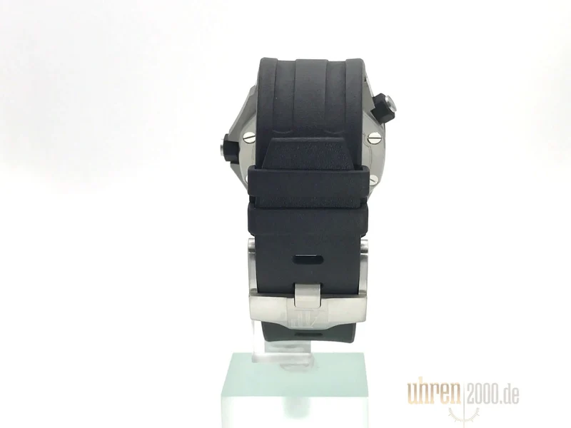 Audemars Piguet Royal Oak Offshore Diver 15703ST.OO.A002CA.01 aus 2011