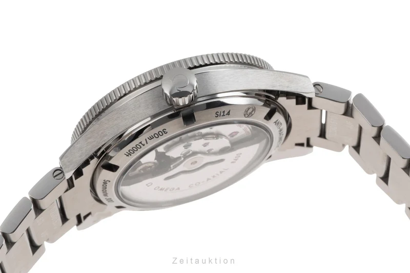 Omega Seamaster titanium automatic men's watch 233.90.41.21.03.001 LP: 7900EUR [2505184]