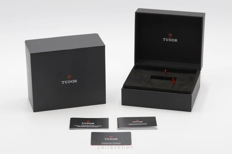 Tudor Black Bay steel automatic men's watch 79660 LP: 4150EUR [2504652]