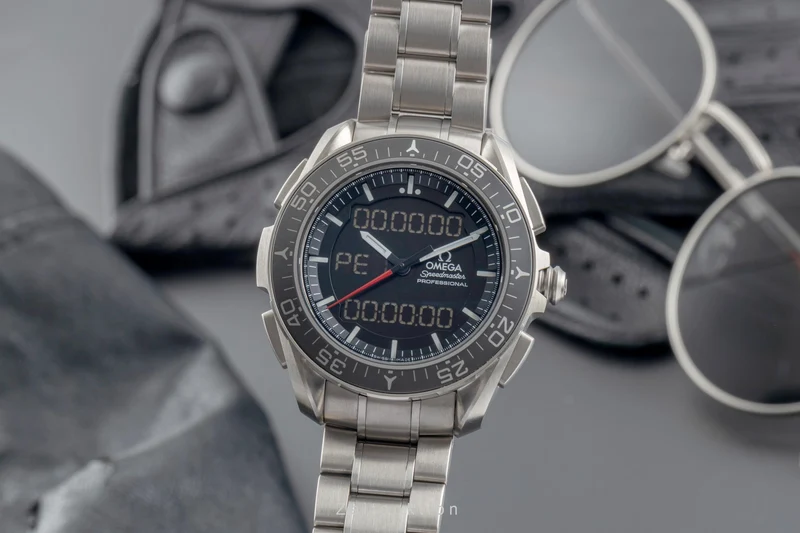 Omega Speedmaster chronograph titanium quartz men's watch 318.90.45.79.01.001 [2505301]