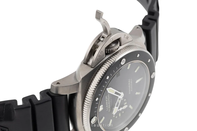 Panerai Submersible titanium automatic men's watch PAM00389 VP: 10900EUR [2505366]