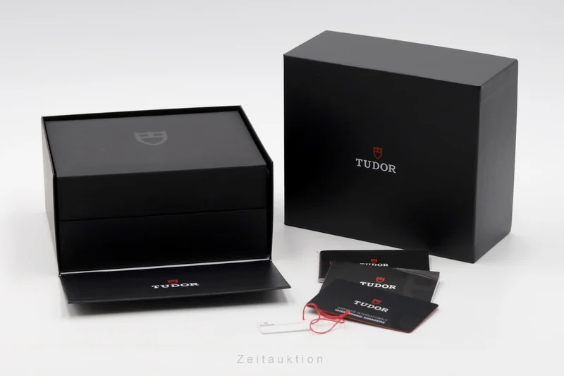 Tudor Black Bay steel automatic men's watch 79030N LP: 4150EUR [2505154]
