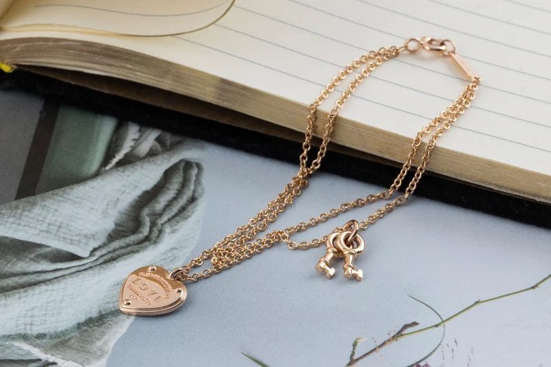 Tiffany & Co. bracelet with heart pendant & key 18k rose gold retail price: 1950,- €[KL26000]