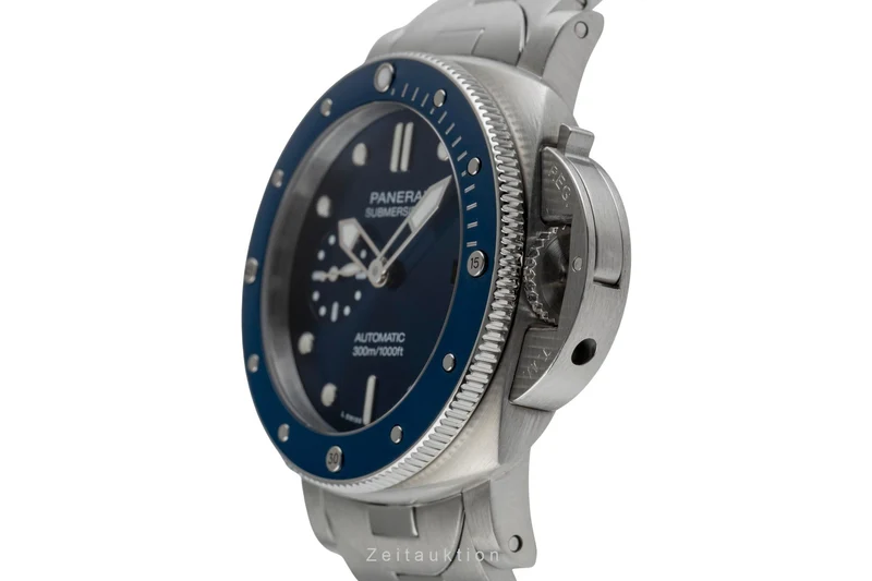 Panerai Submersible steel automatic men's watch PAM01068 LP: 11900EUR [2504940]