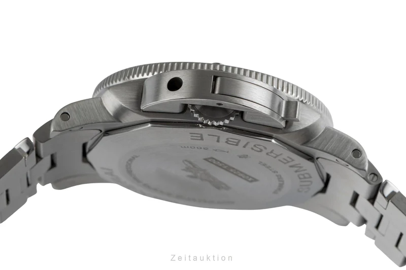 Panerai Submersible steel automatic men's watch PAM01068 LP: 11900EUR [2504940]