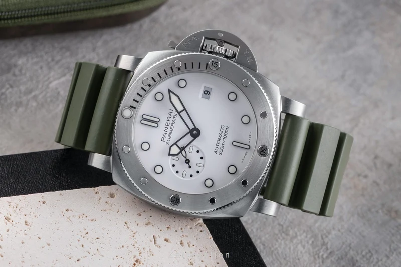 Panerai Submersible steel automatic men's watch PAM01226 LP: 10100EUR [2505122]