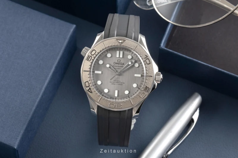 Omega Seamaster steel / titanium automatic unisex 210.32.42.20.06.002 LP: 6700EUR [2504544]