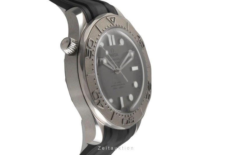 Omega Seamaster steel / titanium automatic unisex 210.32.42.20.06.002 LP: 6700EUR [2504544]