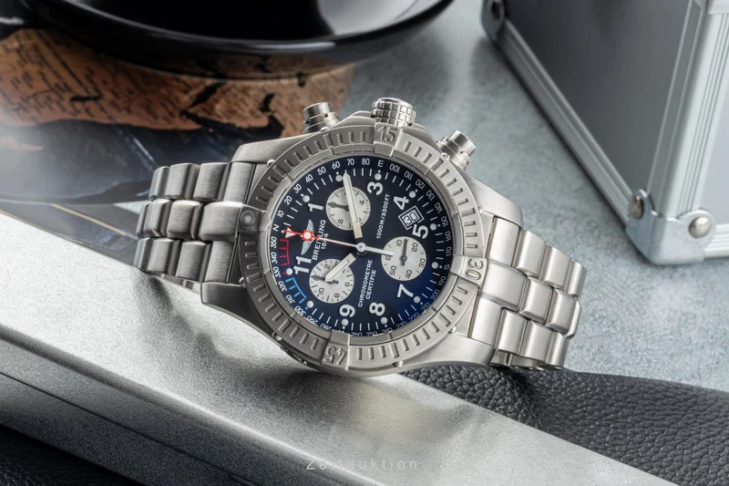 Breitling Avenger chronograph titanium quartz men's watch E73360 [2400110]