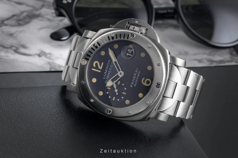Panerai Submersible steel / titanium automatic men's watch PAM00106 [2503384]