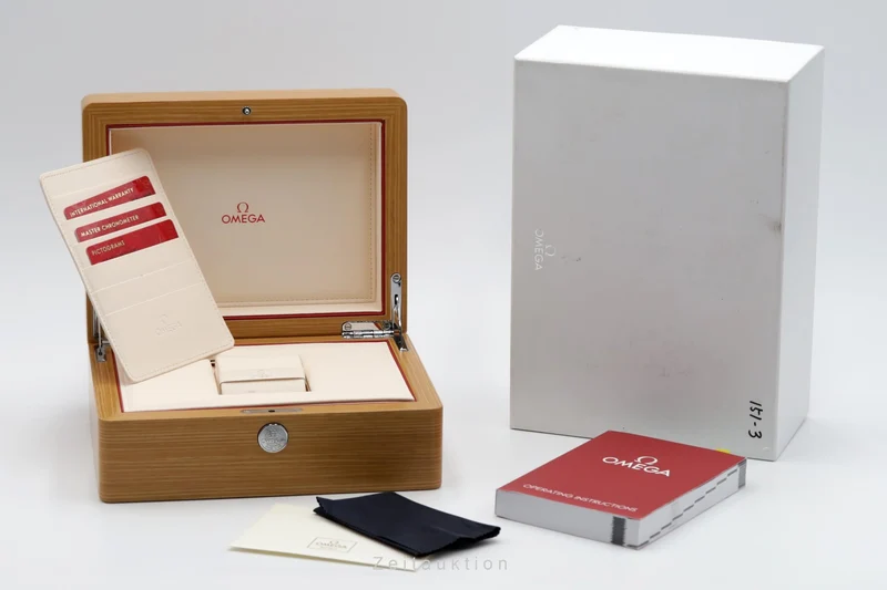 Omega Speedmaster chronograph steel automatic men's watch 304.33.44.52.01.001 LP: 12200EUR [2503513]