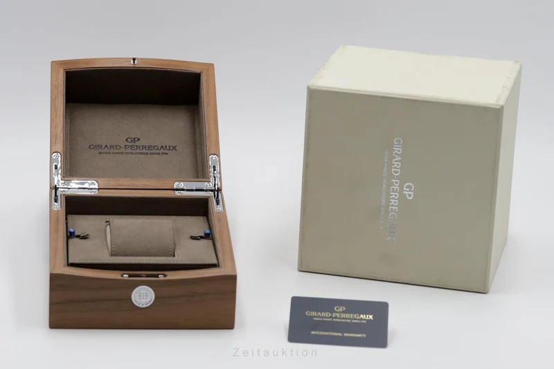 Girard Perregaux Laureato chronograph steel automatic men's watch 81020-11-431-11A LP: 19600EUR [2502939]