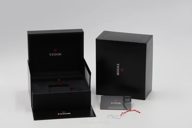 Tudor Black Bay steel automatic men's watch 70150 LP: 4250EUR [2303766]