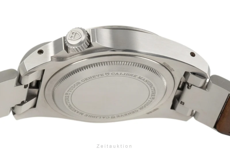 Tudor Black Bay steel automatic men's watch 70150 LP: 4250EUR [2303766]