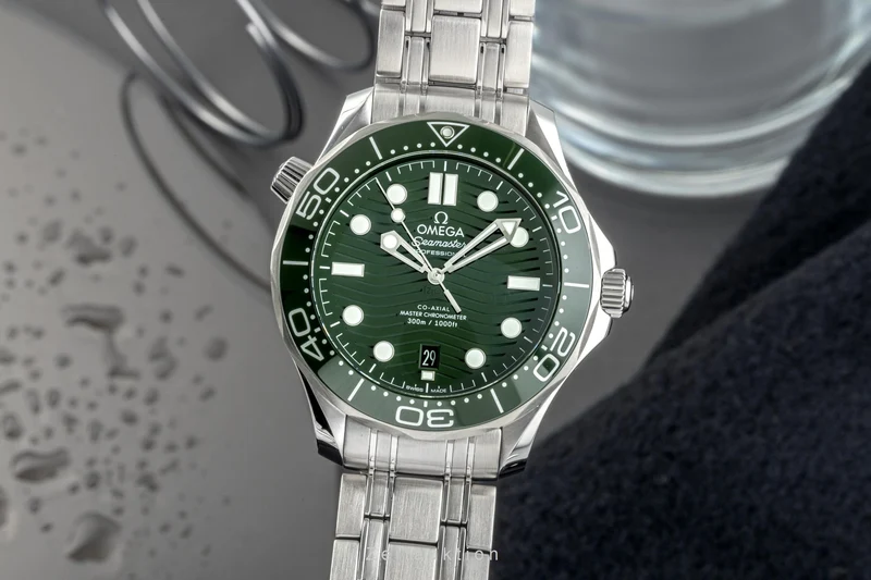 Omega Seamaster ceramic / steel automatic men's watch 210.30.42.20.10.001 LP: 6300EUR [2301900]
