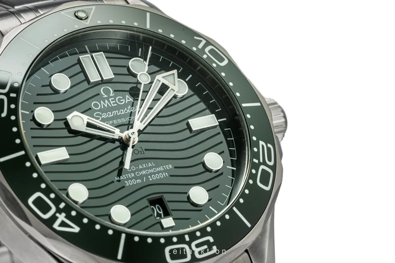 Omega Seamaster ceramic / steel automatic men's watch 210.30.42.20.10.001 LP: 6300EUR [2301900]